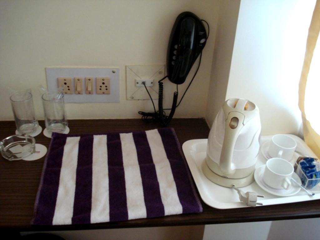 Down Town Guest House Calcutta Værelse billede